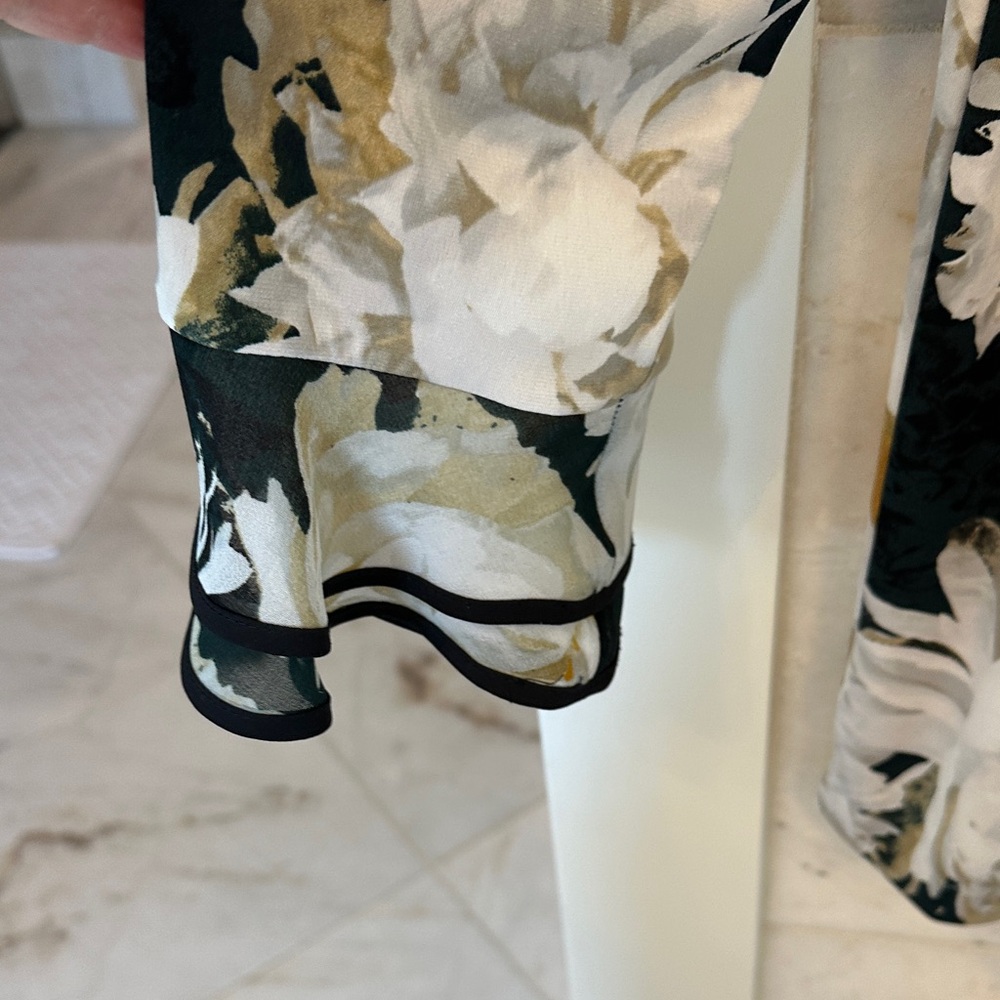 Karl Lagerfeld blouse with White and Gold Floral Pattern/dark green background - Picture 3 of 5